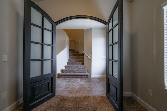 Building Photo - Stunning Home with 4 beds/2.5 baths and 3-Car Garage in Mulberry Estates
