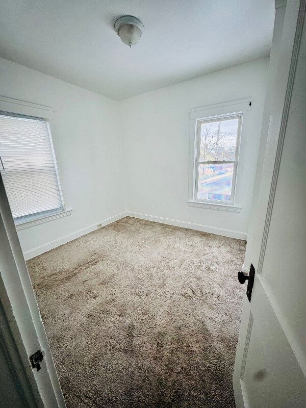 Building Photo - 2027 Chesterland Ave