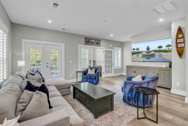 Building Photo - 123 Sabal Ct