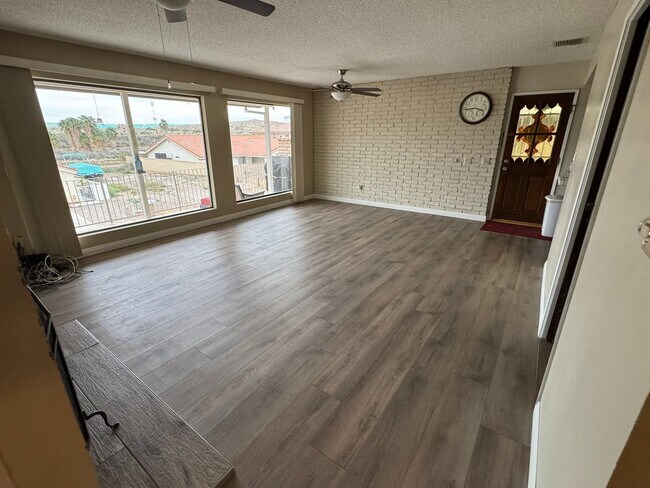 Building Photo - 3Br 3Ba House with Pool Across- RIVERFRONT with Balcony Observation Deck