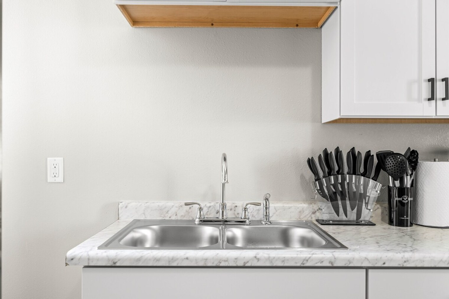 Building Photo - 639 Maple St