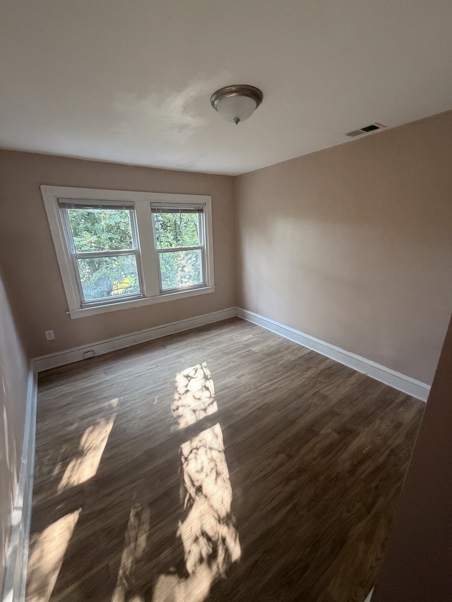 Building Photo - 204 W 35th St