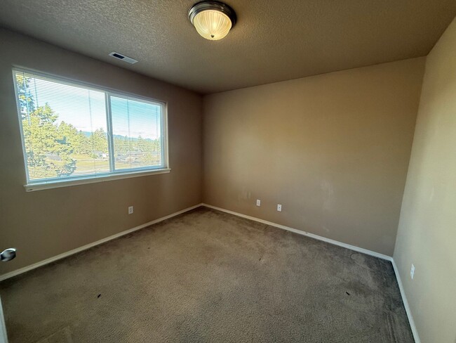 Building Photo - g434