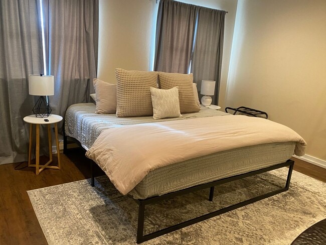 Building Photo - Fully Furnished Cozy Unit in Four Corners!