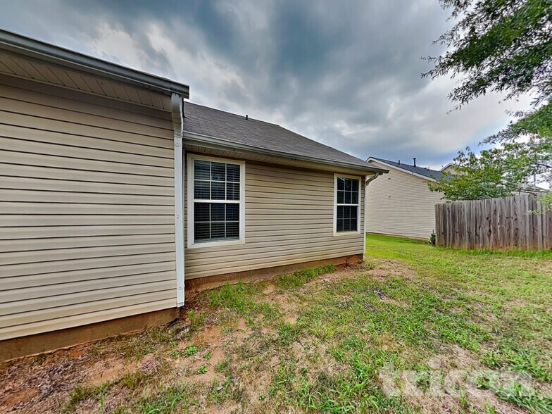Building Photo - 944 Brisley Cir