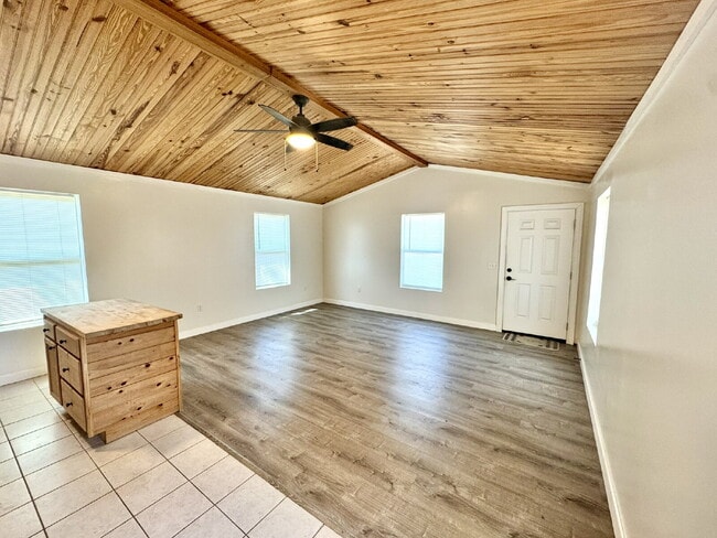 Building Photo - Cute newer home with large fenced yard!