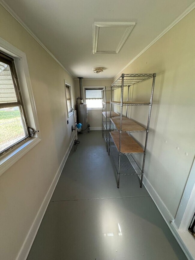 Building Photo - Cozy 2-Bedroom, 1-Bathroom Home w/ a Bonus Room