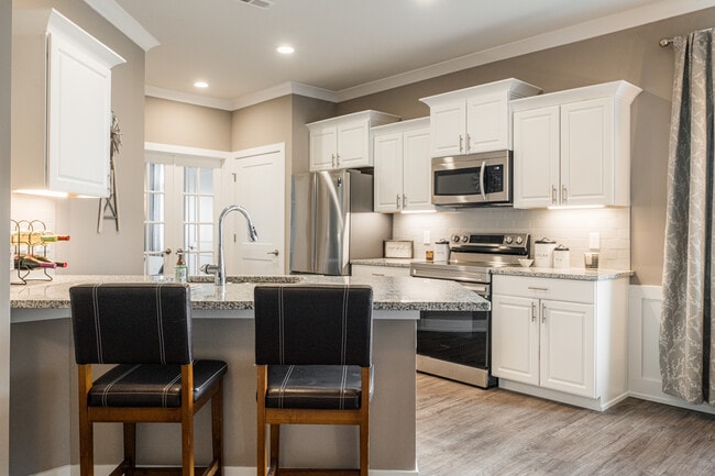 Building Photo - 102 Granite Way