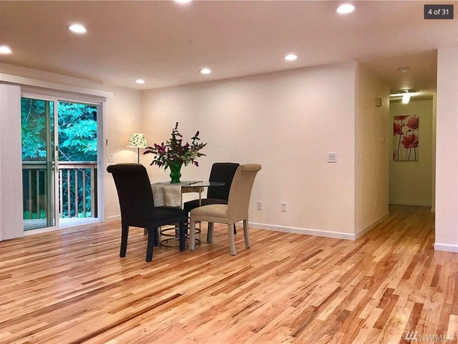 Building Photo - 305 N 188th St