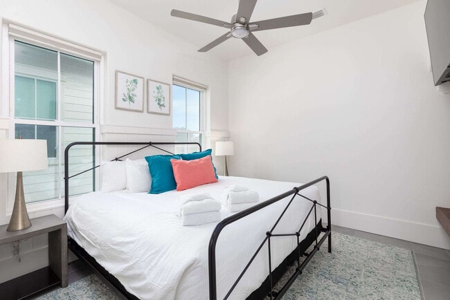 Building Photo - 218 George C Wallace Blvd