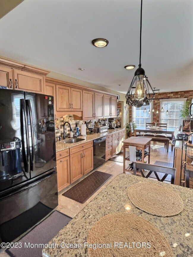 Building Photo - 179 Bernard Dr