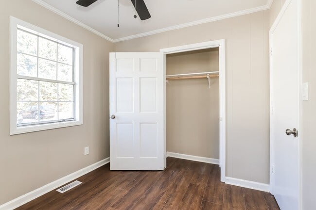 Building Photo - 638 S Elm St