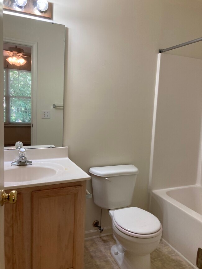 Building Photo - 31 Red Ln