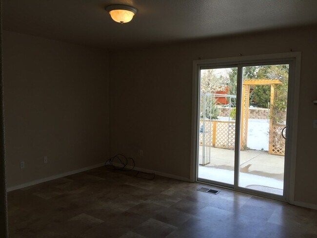Building Photo - Beautiful home with RV Parking!!!!!!