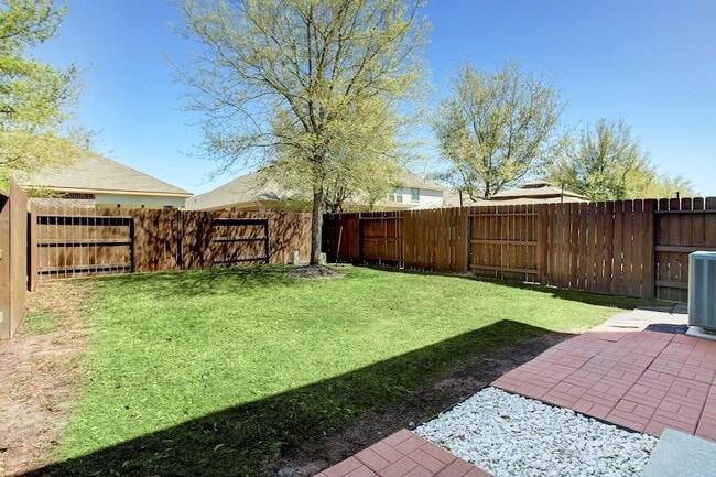 Building Photo - 6423 Calgary Woods Ln