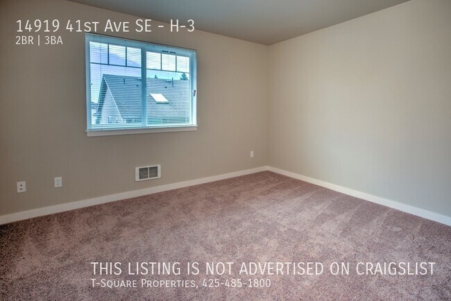 Building Photo - Double Master Bedrooms and a HUGE Bonus Ro...