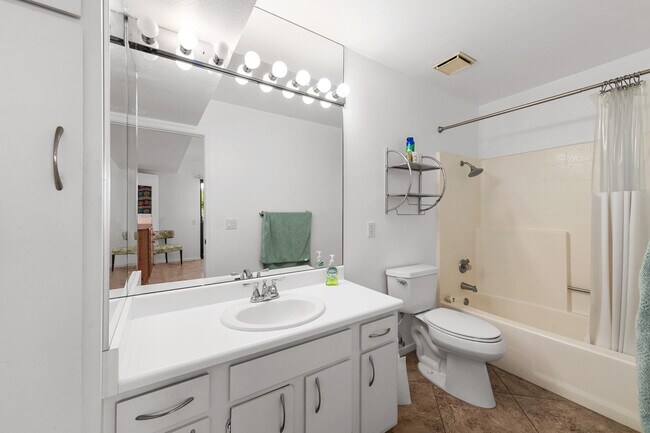 Building Photo - 351 N Hermosa Dr