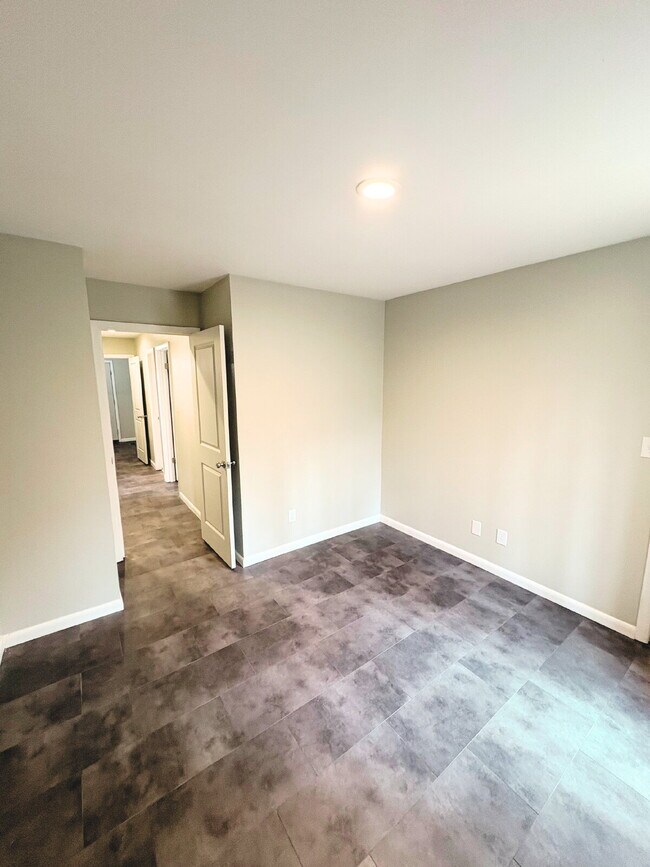 Building Photo - Open ranch home on a culdesac