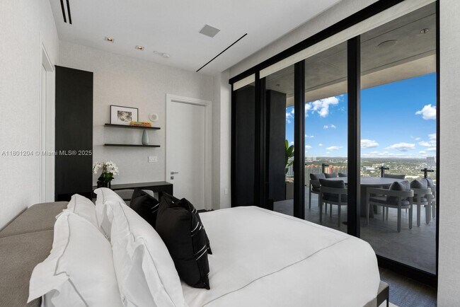 Building Photo - 17141 Collins Ave