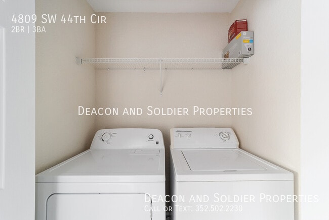 Building Photo - 4809 SW 44th Cir