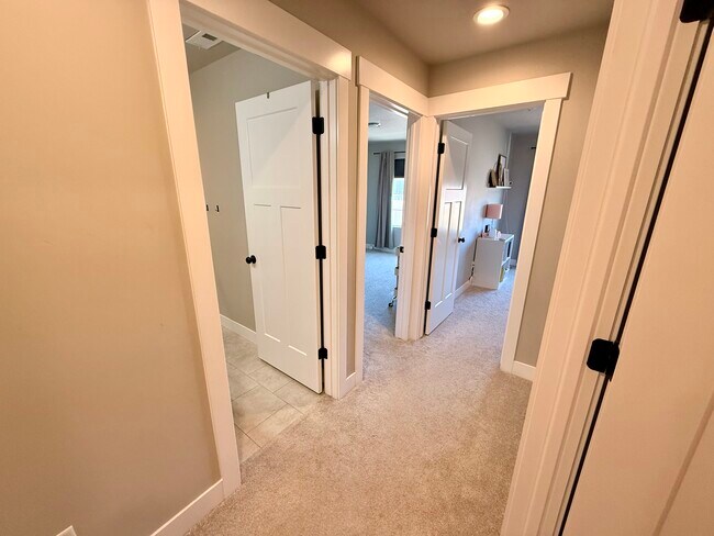 Building Photo - 9655 N Aaron Ave