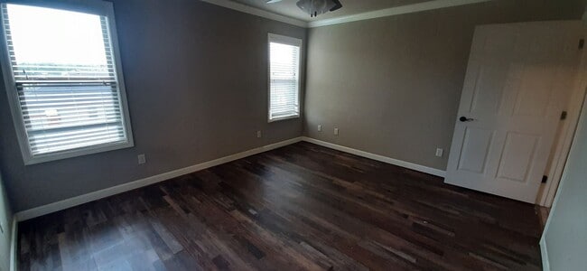Building Photo - 327 Austin Creek Dr