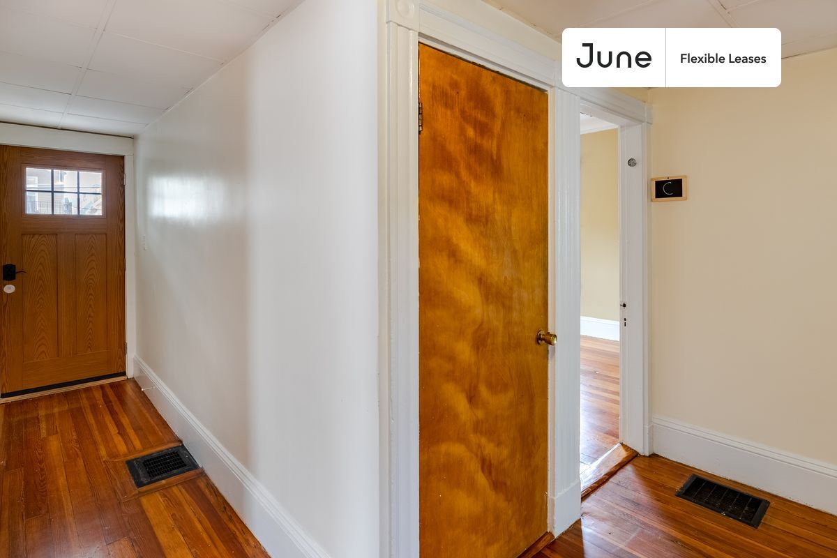 Building Photo - 28 Charnwood Rd