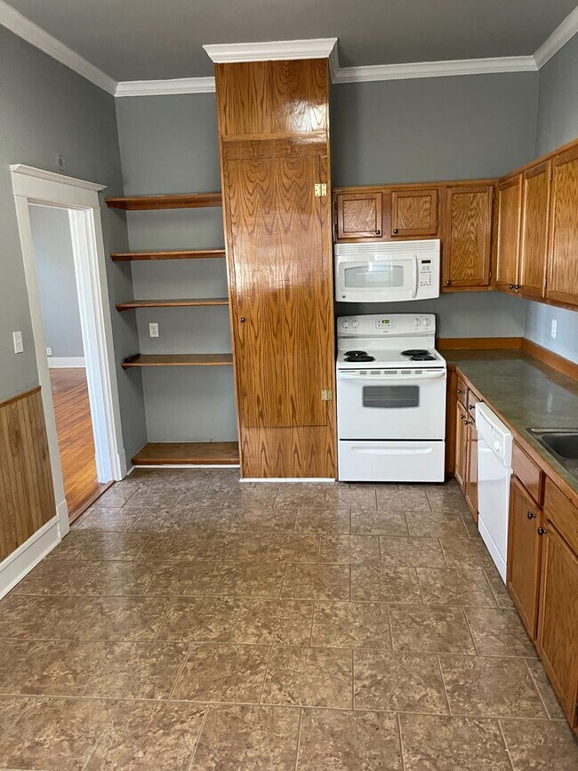 Building Photo - Charming 2br/1ba