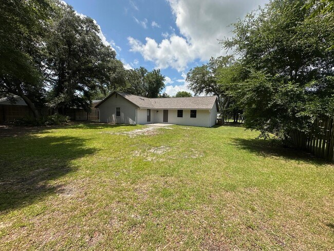 Building Photo - 8817 Kiwi Pl