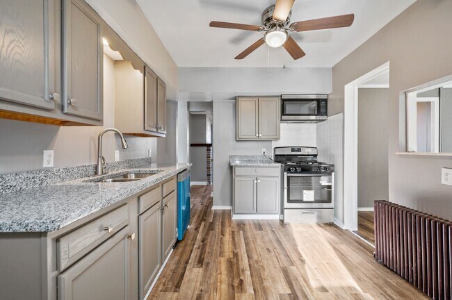 Building Photo - Updated 3 bedroom in Elliot Minutes from the West End Overlook!