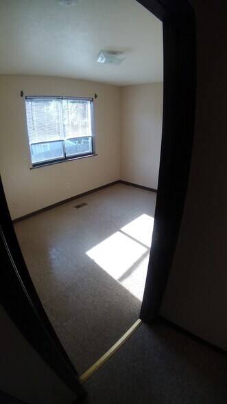Building Photo - 1302 Albert Ave