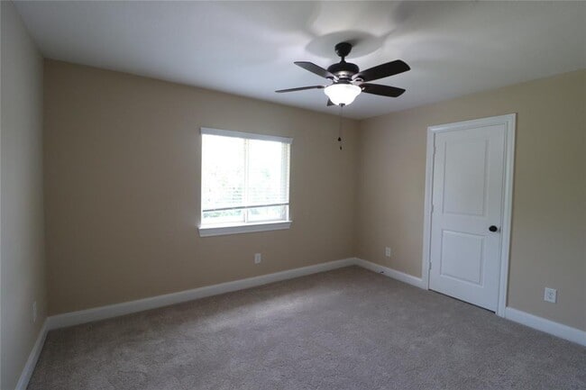 Building Photo - 8411 Creekside Timbers Dr