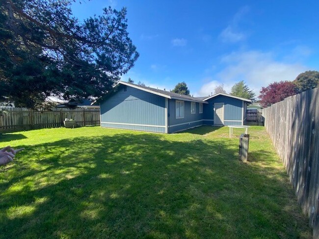 Building Photo - ARCATA! FULLY REMODELED 3 bedroom / 1.5 ba...