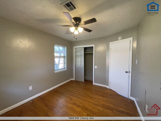 Building Photo - 5804 NW Liberty Ave