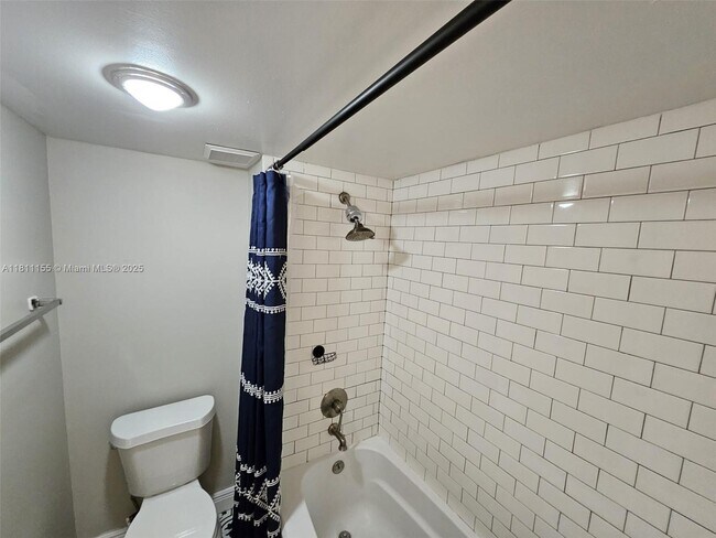 Building Photo - 302 Lakeview Dr
