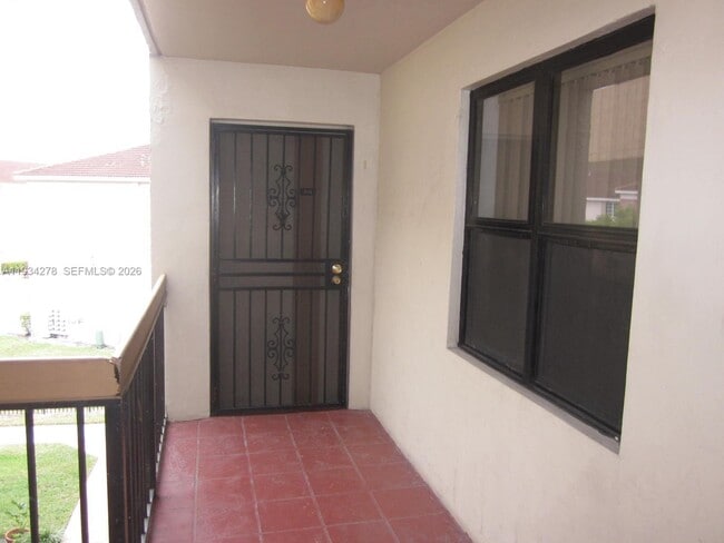 Building Photo - 1121 SW 122nd Ave