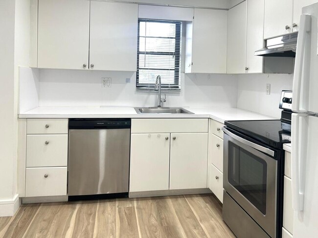 Building Photo - 9370 SW 8th St