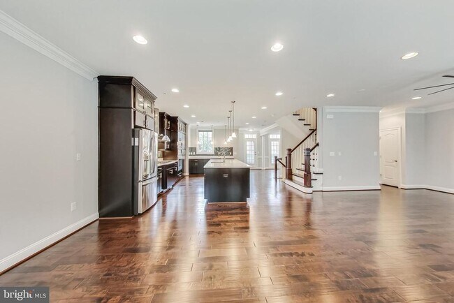 Building Photo - 605 Fair Winds Way
