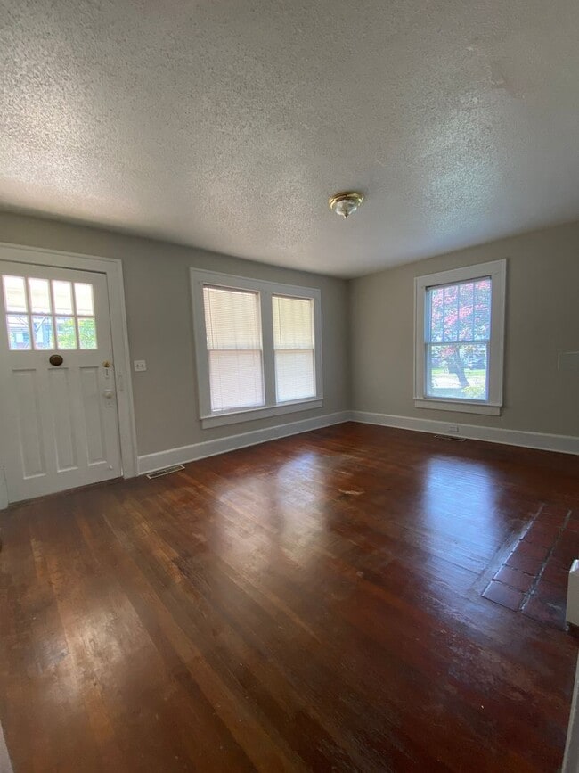 Building Photo - Perfect home with 2 kitchens at NCSU