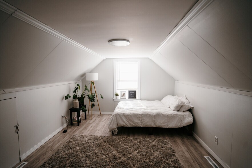 Bedroom 3 - 2122 Highland Pl