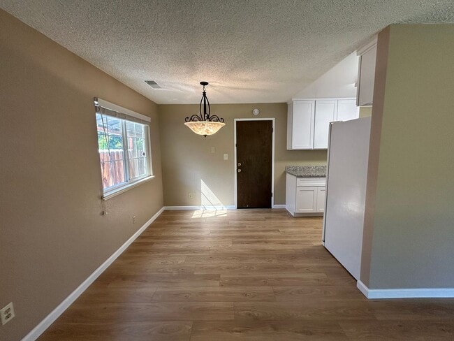 Building Photo - 310 Hedstrom Rd