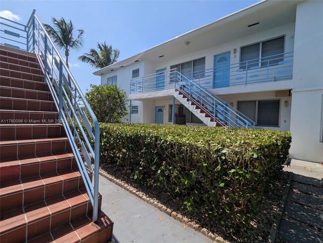 Building Photo - 7805 Crespi Blvd
