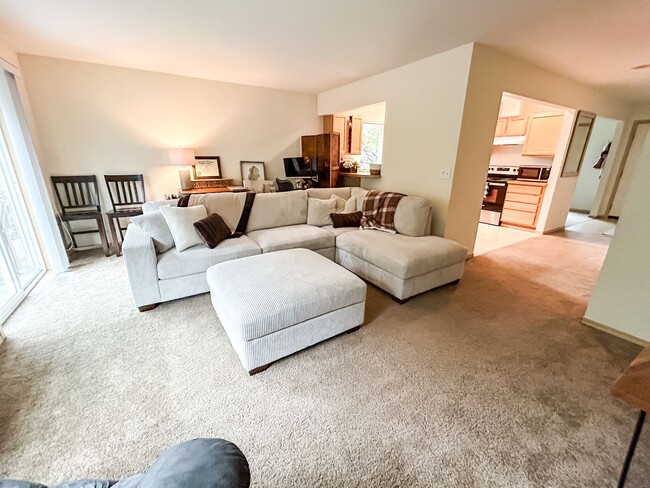 Building Photo - Rambler w/ Daylight Basement!