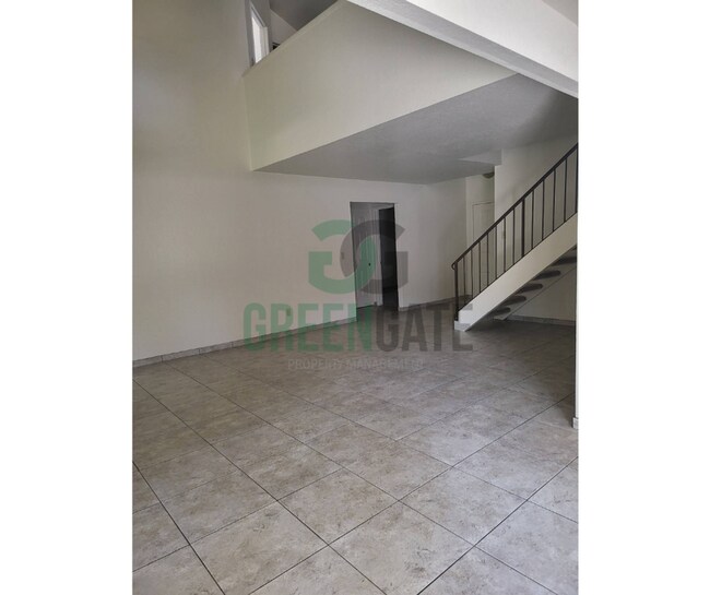 Building Photo - 2428 Woodvale Dr