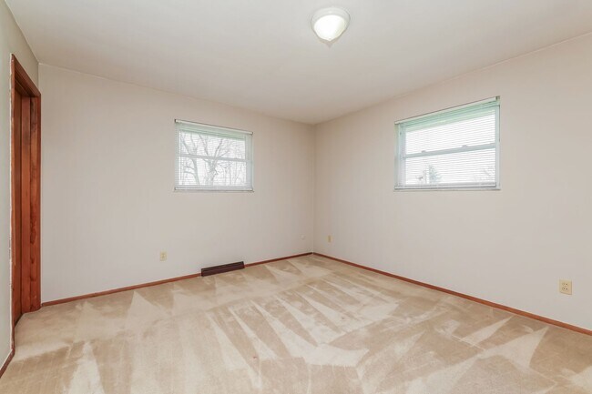 Building Photo - 425-453 Ogden Road