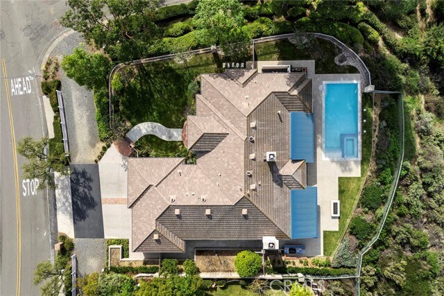 Building Photo - 2309 Skyline Dr