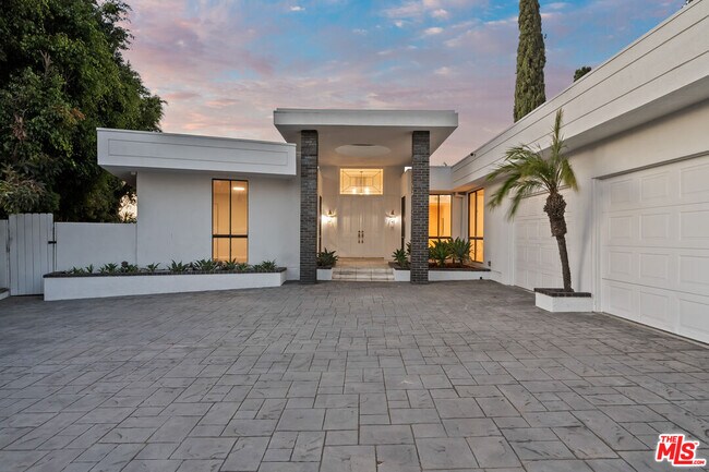 Building Photo - 3329 Dona Rosa Dr