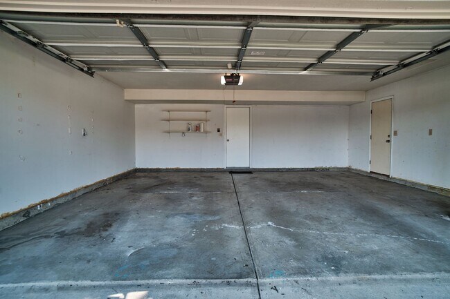Building Photo - For Rent-4BDRM, 2.5BA Home in Ashwood
