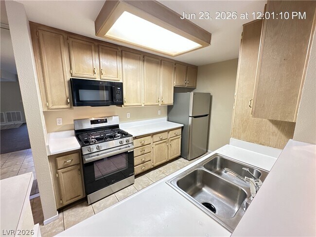 Building Photo - 4873 S Torrey Pines Dr