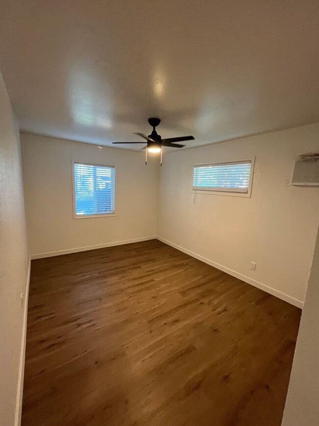 Building Photo - 230 S Murray Ave